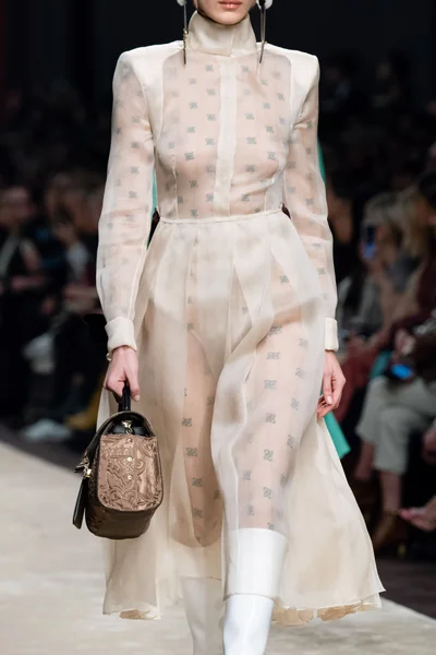Look 125